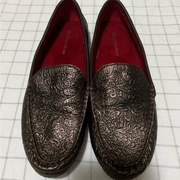 Like new Naturalizer embossed copper brown loafer driving mocassin size 6 1/2 M - Picture 1 of 8
